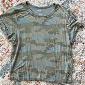 American Eagle Soft & Sext Women's Camo Cropped T